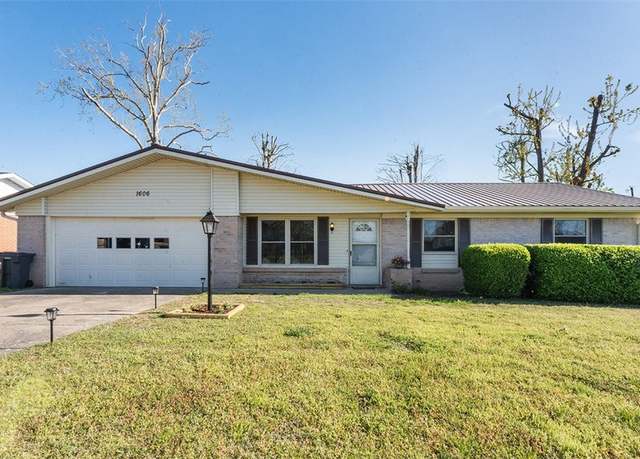 Property at 1606 Magnolia St, Rogers, AR 72758, 3 beds, 1.5 baths