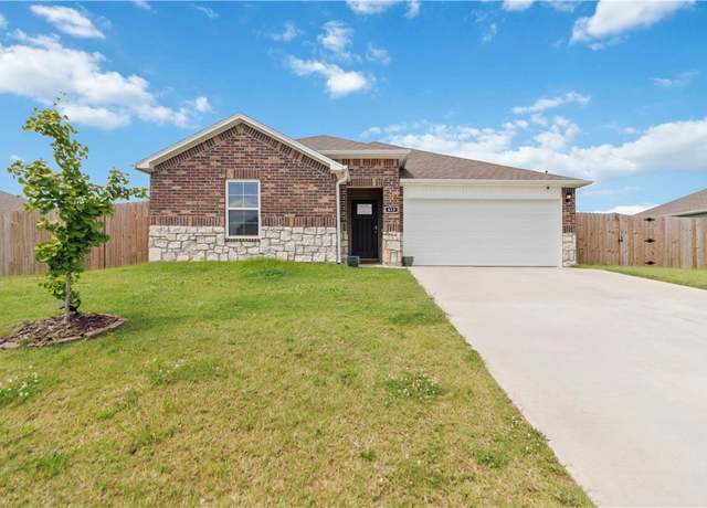 Property at 613 S Smith Ave, Gentry, AR 72734, 4 beds, 2 baths