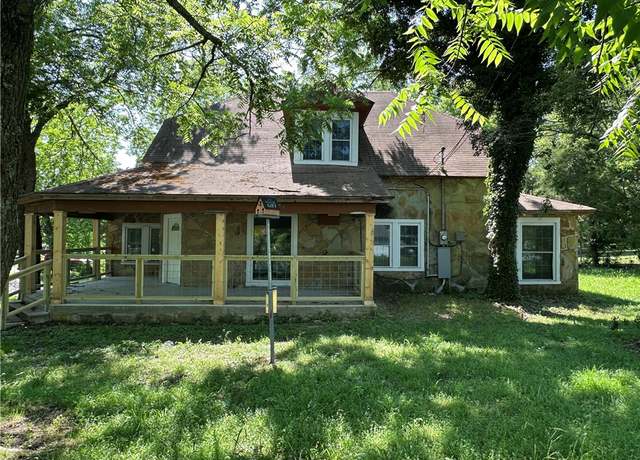 Property at 301 W Bean St, Lincoln, AR 72744, 4 beds, 1 bath