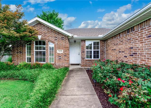 Property at 3839 W Mahogany Dr, Fayetteville, AR 72704, 3 beds, 2 baths