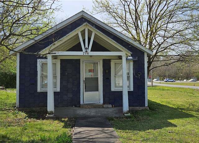 Property at 714 Tahlequah St, Siloam Springs, AR 72761, 2 beds, 1 bath