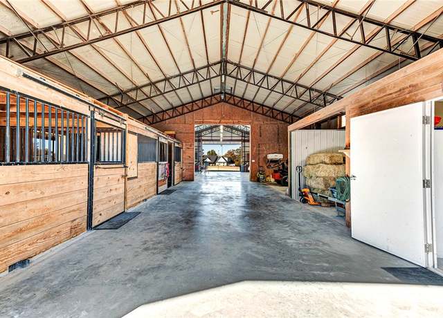 Property at 14620 Ravenwood Ln, Garfield, AR 72732, 3 beds, 2.5 baths