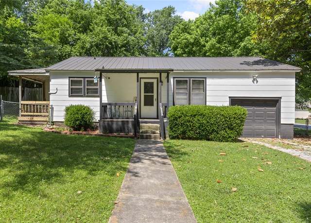 Property at 224 N Allen St, Harrison, AR 72601, 2 beds, 1 bath