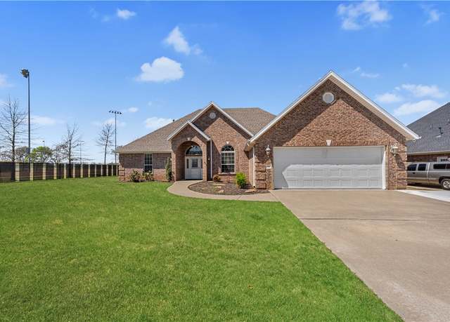 Property at 311 S Sundown Dr, Farmington, AR 72730, 4 beds, 2.5 baths