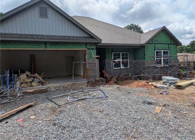 Property at 3 Ulverston Dr, Bella Vista, AR 72714, 3 beds, 2 baths