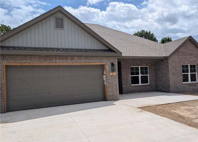 Property at 3 Ulverston Dr, Bella Vista, AR 72714, 3 beds, 2 baths