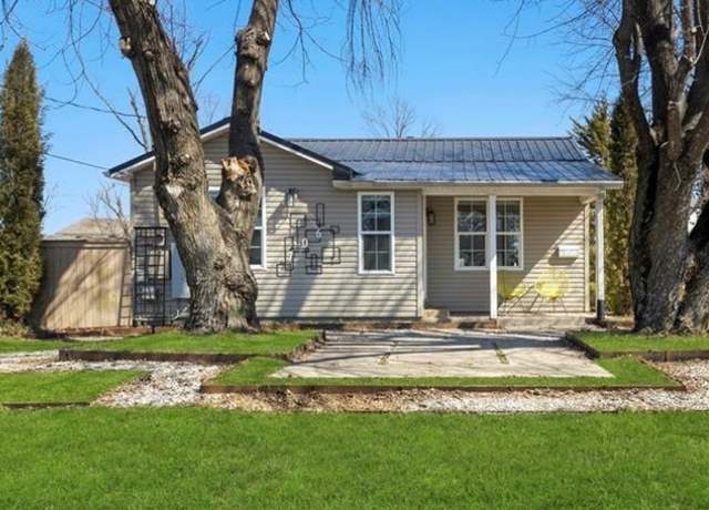 Property at 706 NW B St, Bentonville, AR 72712, 3 beds, 2 baths