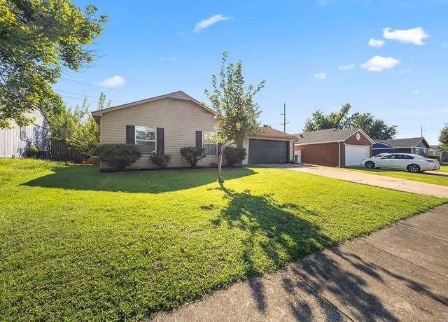 Property at 2301 S 17th St, Rogers, AR 72758, 3 beds, 2 baths