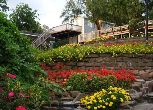 Property at 400 N Oliver Ave, Fayetteville, AR 72701, 10 beds, 8.5 baths