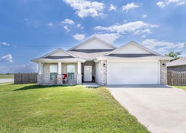 Property at 4208 E Razorbill Dr, Siloam Springs, AR 72761, 3 beds, 2 baths