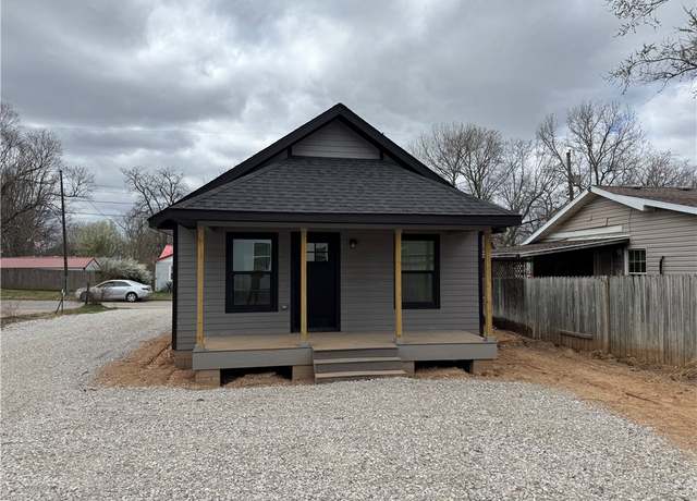 Property at 311 Douglas St, Berryville, AR 72616, 2 beds, 1 bath