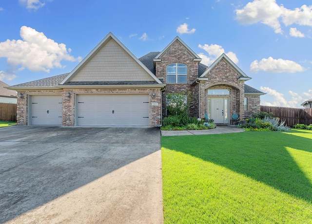 Property at 5703 S 66th St, Cave Springs, AR 72718, 4 beds, 2.5 baths