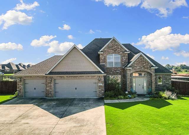 Property at 5703 S 66th St, Cave Springs, AR 72718, 4 beds, 2.5 baths