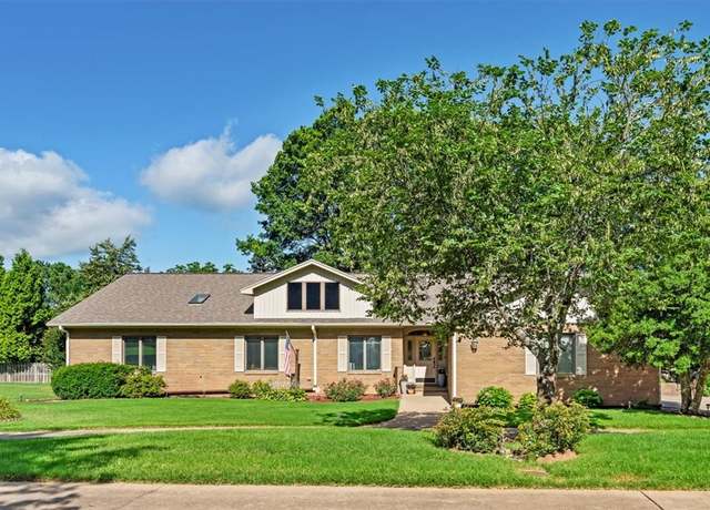 Property at 2957 College Dr, Fayetteville, AR 72701, 3 beds, 2.5 baths