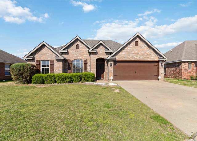 Property at 2906 S C St, Rogers, AR 72758, 3 beds, 2 baths