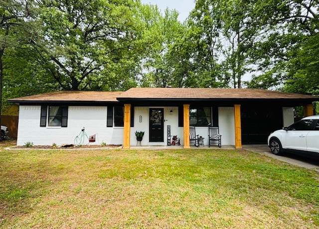 Property at 2111 E 14th, Russellville, AR 72802, 3 beds, 1.5 baths