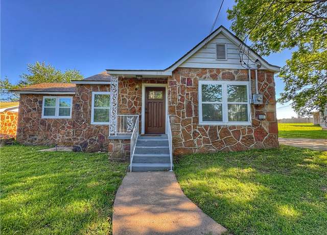 Property at 1105 Gibson St, Ozark, AR 72949, 4 beds, 2 baths