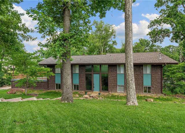 Property at 1610 Robinhood Rd, Bentonville, AR 72712, 3 beds, 2 baths