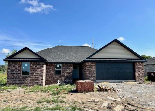 Property at 1117 Center Court Cir, Grove, OK 74344, 3 beds, 2 baths