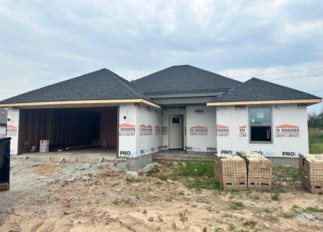 Property at 1123 Center Court Cir, Grove, OK 74344, 3 beds, 2 baths