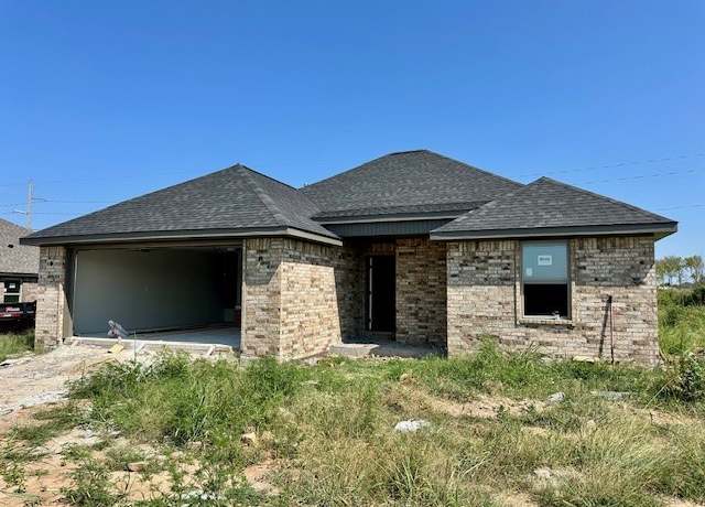 Property at 1123 Center Court Cir, Grove, OK 74344, 3 beds, 2 baths