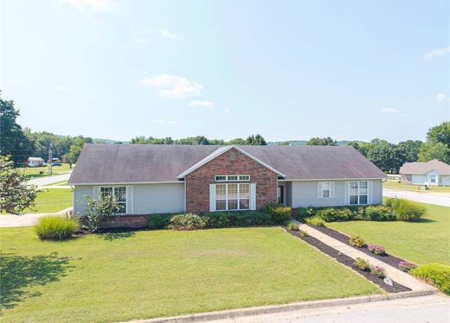 Property at 1552 S Tally Ho Dr, Fayetteville, AR 72701, 3 beds, 2 baths