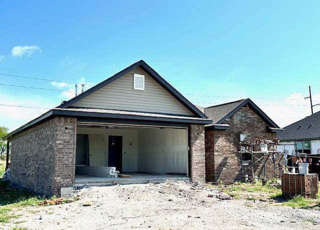 Property at 1121 Center Court Cir, Grove, OK 74344, 3 beds, 2 baths