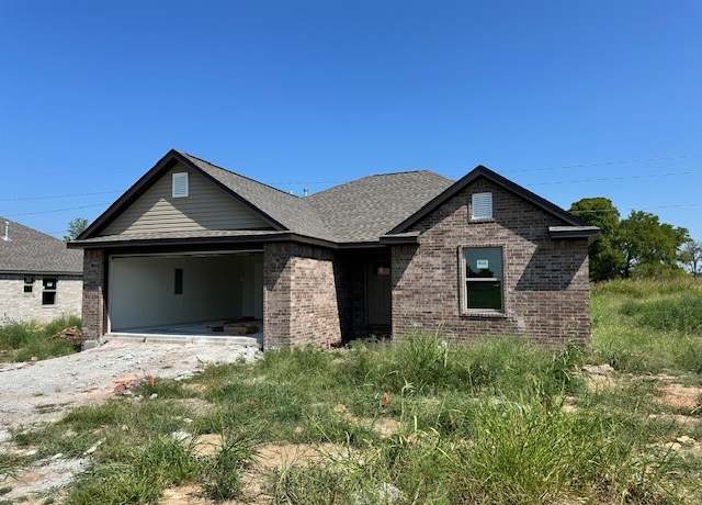 Property at 1121 Center Court Cir, Grove, OK 74344, 3 beds, 2 baths