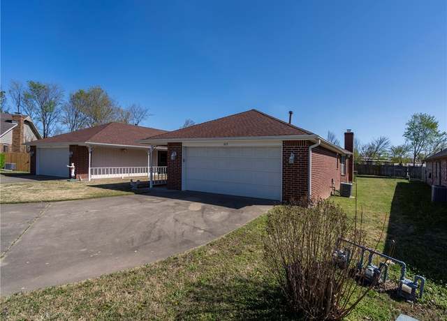 Property at 825 Linden St, Rogers, AR 72756, 2 beds, 2 baths