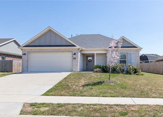 Property at 918 Hampton St, Tontitown, AR 72762, 3 beds, 2 baths