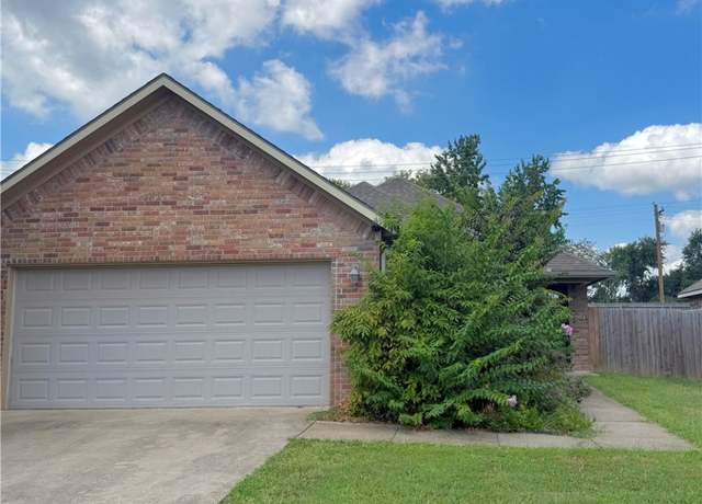Property at 912 SW Crownview St, Bentonville, AR 72712, 3 beds, 2 baths