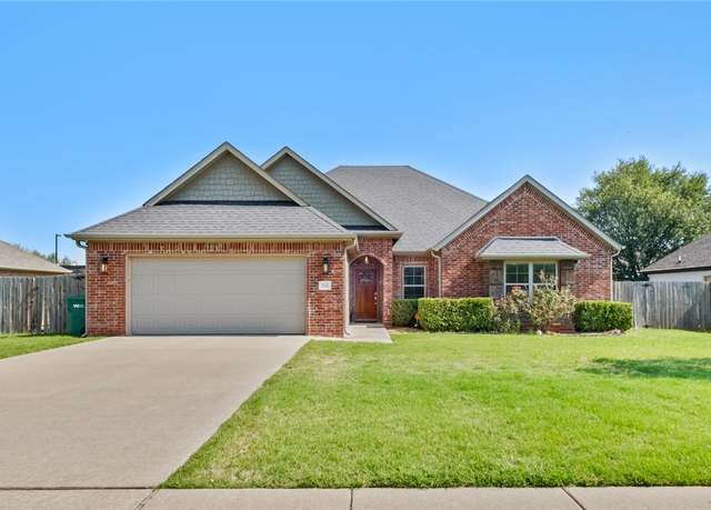 Property at 236 Ranalli Ave, Springdale, AR 72762, 4 beds, 3 baths