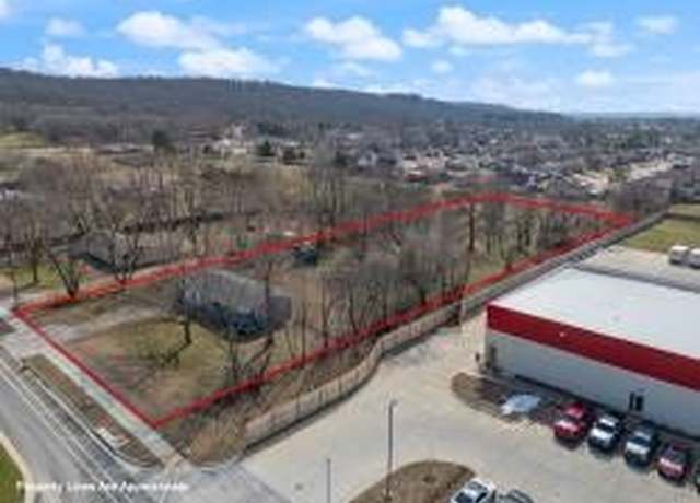 Property at 1303 Kendrick Ave, Springdale, AR 72764, 3 beds, 1.5 baths