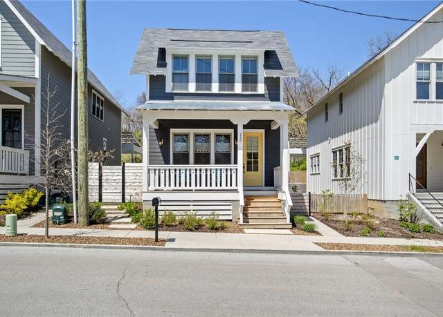 Property at 230 E South St, Fayetteville, AR 72701, 3 beds, 2.5 baths