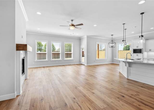 Property at 2301 Salmon St, Pea Ridge, AR 72751, 3 beds, 2.5 baths