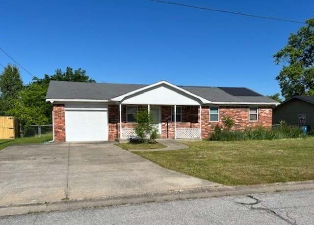 Property at 902 SE G St, Bentonville, AR 72712, 3 beds, 2 baths