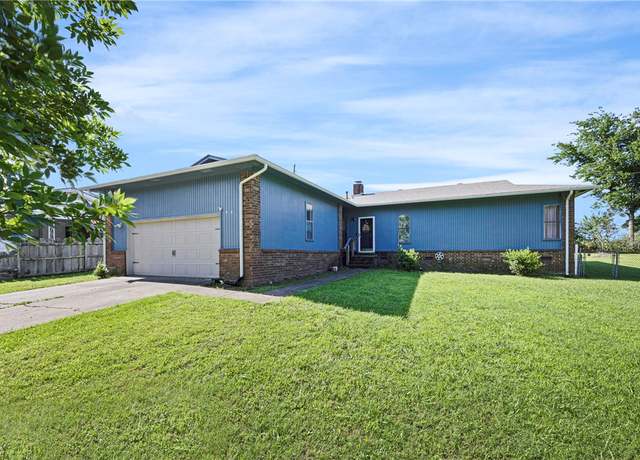 Property at 302 Date St, Russellville, AR 72802, 3 beds, 2 baths