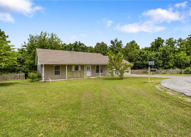 Property at 2015 Mcnair St, Pea Ridge, AR 72751, 3 beds, 2 baths