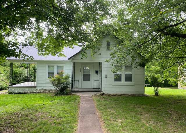 Property at 217 S Spruce St, Harrison, AR 72601, 2 beds, 1 bath
