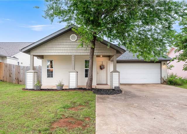 Property at 934 24th St, Rogers, AR 72758, 3 beds, 2 baths