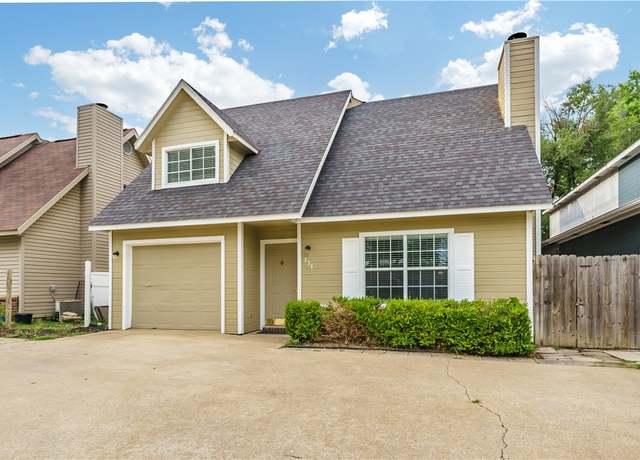 Property at 758 W Poplar St, Fayetteville, AR 72703, 3 beds, 2.5 baths
