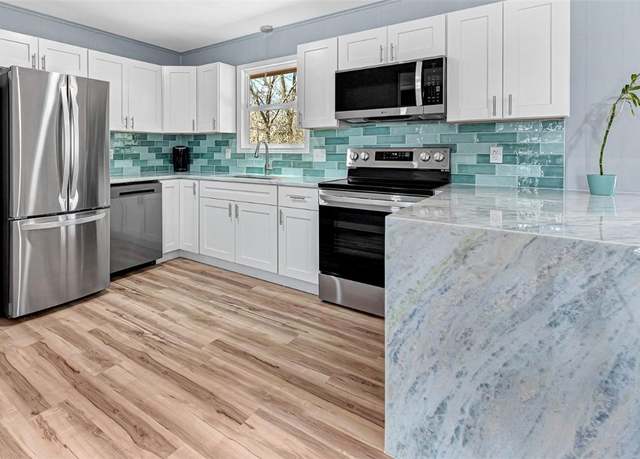 Property at 6 Ipswich Dr, Bella Vista, AR 72714, 3 beds, 2 baths