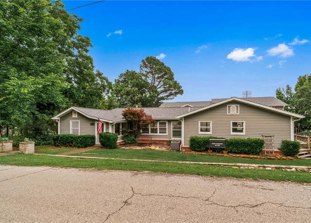 Property at 410 N Oliver Ave, Fayetteville, AR 72701, 7 beds, 6 baths