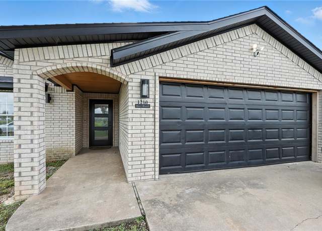 Property at 1210 Rice Rd, Bentonville, AR 72712, 3 beds, 2 baths