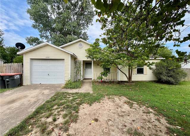 Property at 1355 Aspen Cir, Elkins, AR 72727, 2 beds, 1 bath