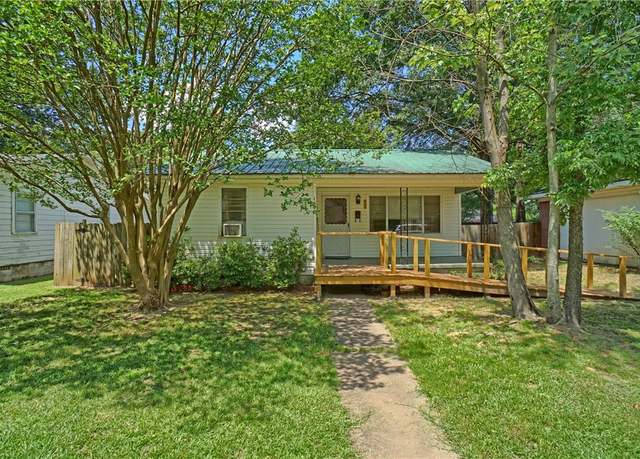 Property at 1405 N Detroit Ave, Russellville, AR 72801, 2 beds, 1 bath