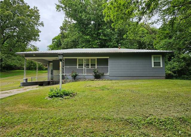 Property at 708 N Oak St, Harrison, AR 72601, 2 beds, 1 bath