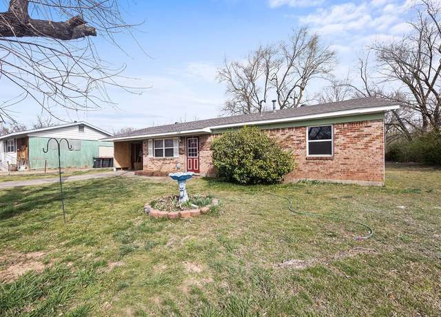 Property at 2100 Sycamore Pl, Springdale, AR 72762, 3 beds, 1.5 baths
