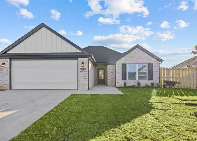 Property at 401 Smith St, West Fork, AR 72774, 4 beds, 2 baths