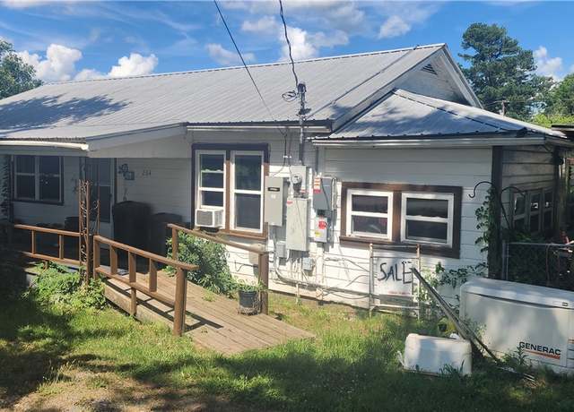 Property at 204 Glade St, Marshall, AR 72650, 3 beds, 1 bath